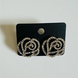 NEW Elegant Silver Tone Rhinestone Rose Earrings✨